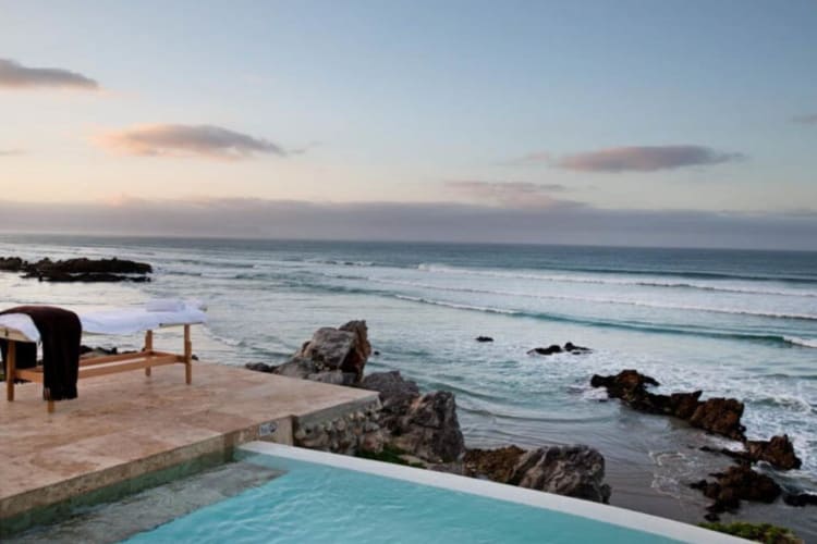 Pool and sea views